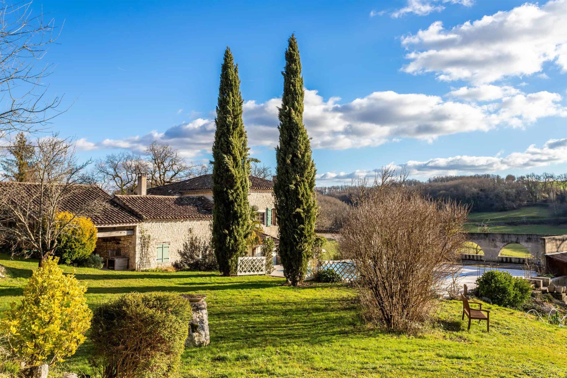 Maison à vendre, 243m², Bourg-de-Visa