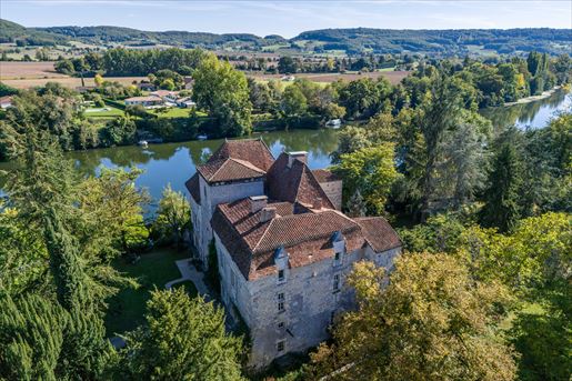 Maison 18 pièces 985 m² · à Penne-d'Agenais · 985 m² · 2 200 000 €
