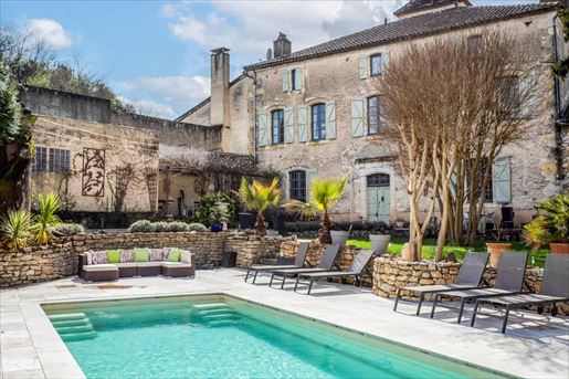 Maison 18 pièces 456 m² · à Puy-l'Evêque · 456 m² · 699 500 €