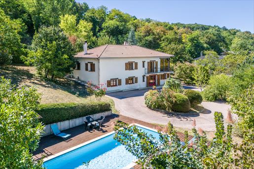 Maison 10 pièces 253 m² · à Auvillar · 253 m² · 335 000 €
