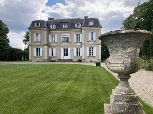 Maison 15 pièces 567 m² · à Villeneuve-sur-Lot · 567 m² · 1 260 000 €