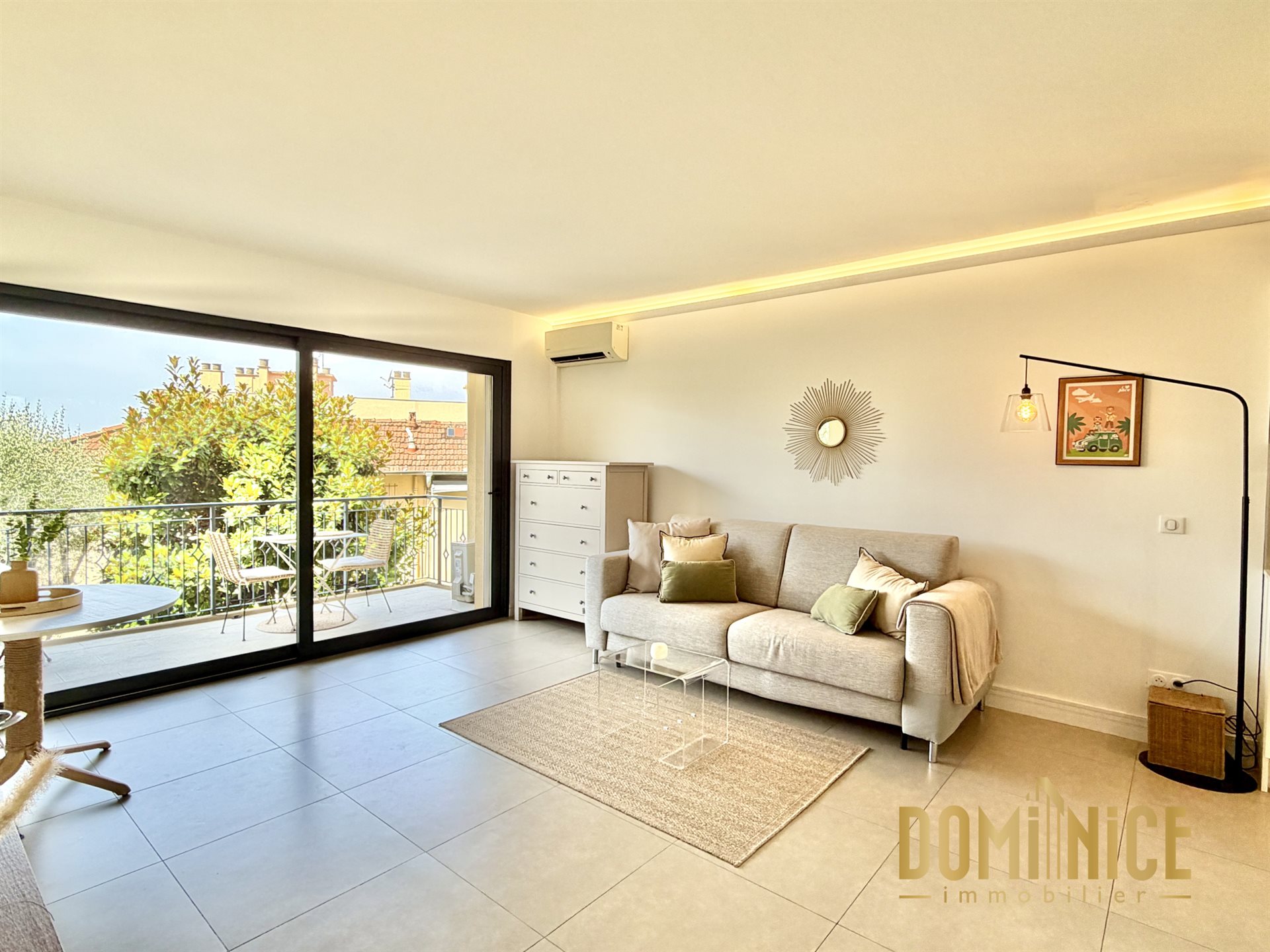 Superb studio apartment with a terrace, 8 m², completely quiet and south-facing - Widok 2