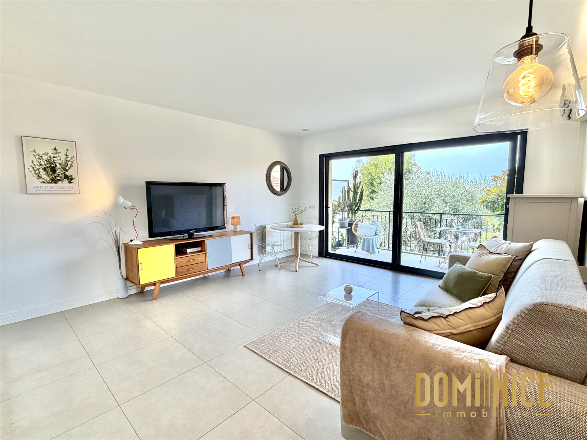 Superb studio apartment with a terrace, 8 m², completely quiet and south-facing - Widok 5