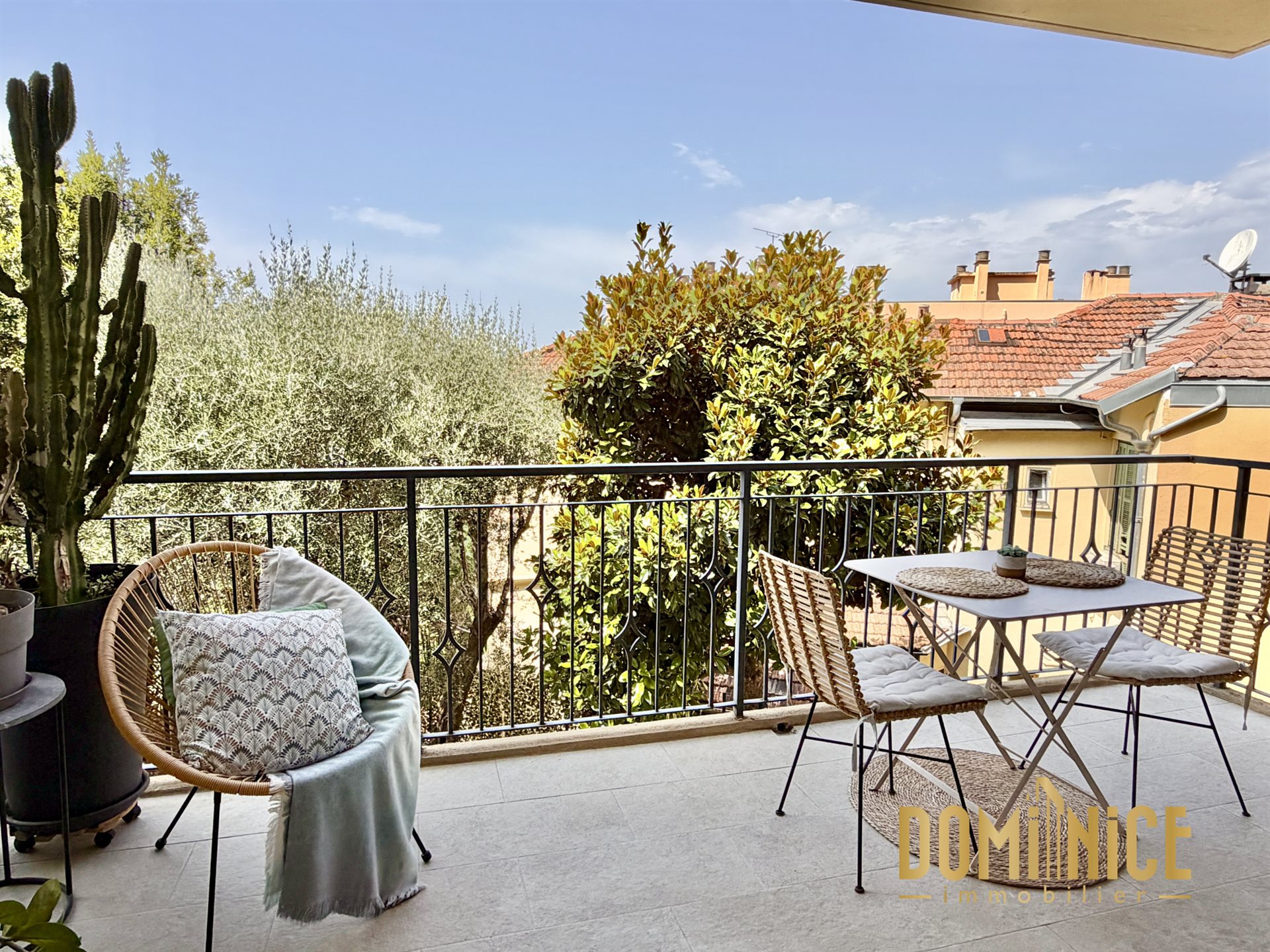Superb studio apartment with a terrace, 8 m², completely quiet and south-facing - Widok 6