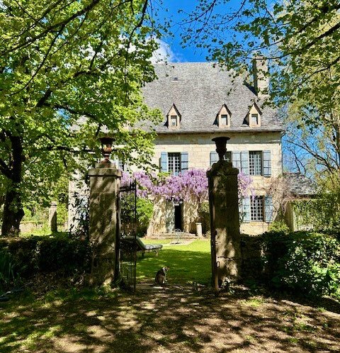 15 pièces 300 m² · à Figeac · 300 m² · 995 000 €