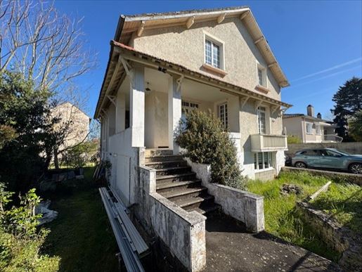 Maison 7 pièces 208 m² · à Montmorillon · 208 m² · 159 750 €