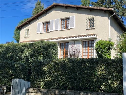 Maison 7 pièces 207 m² · à Montmorillon · 207 m² · 157 000 €