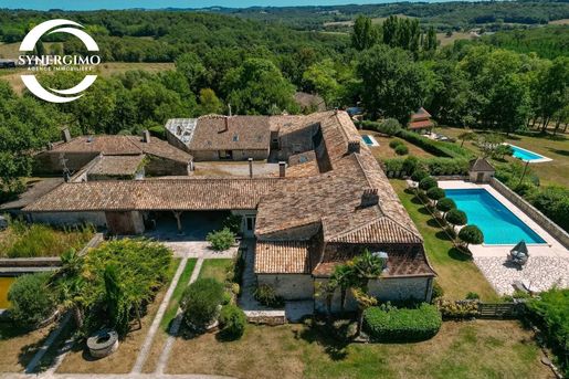 Maison 16 pièces 567 m² · à Montcaret · 567 m² · 1 150 000 €