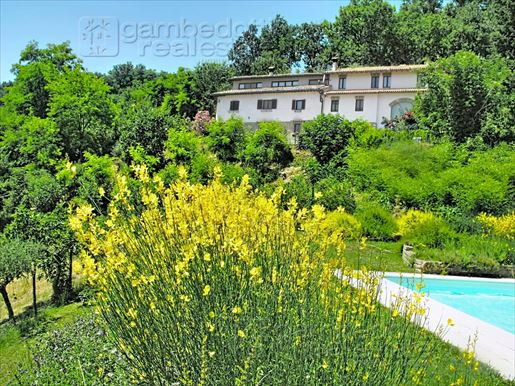 Villa zum Verkauf in Urbino