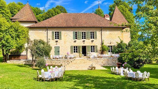 Maison 16 pièces 350 m² · à Montanges · 350 m² · 1 980 000 €