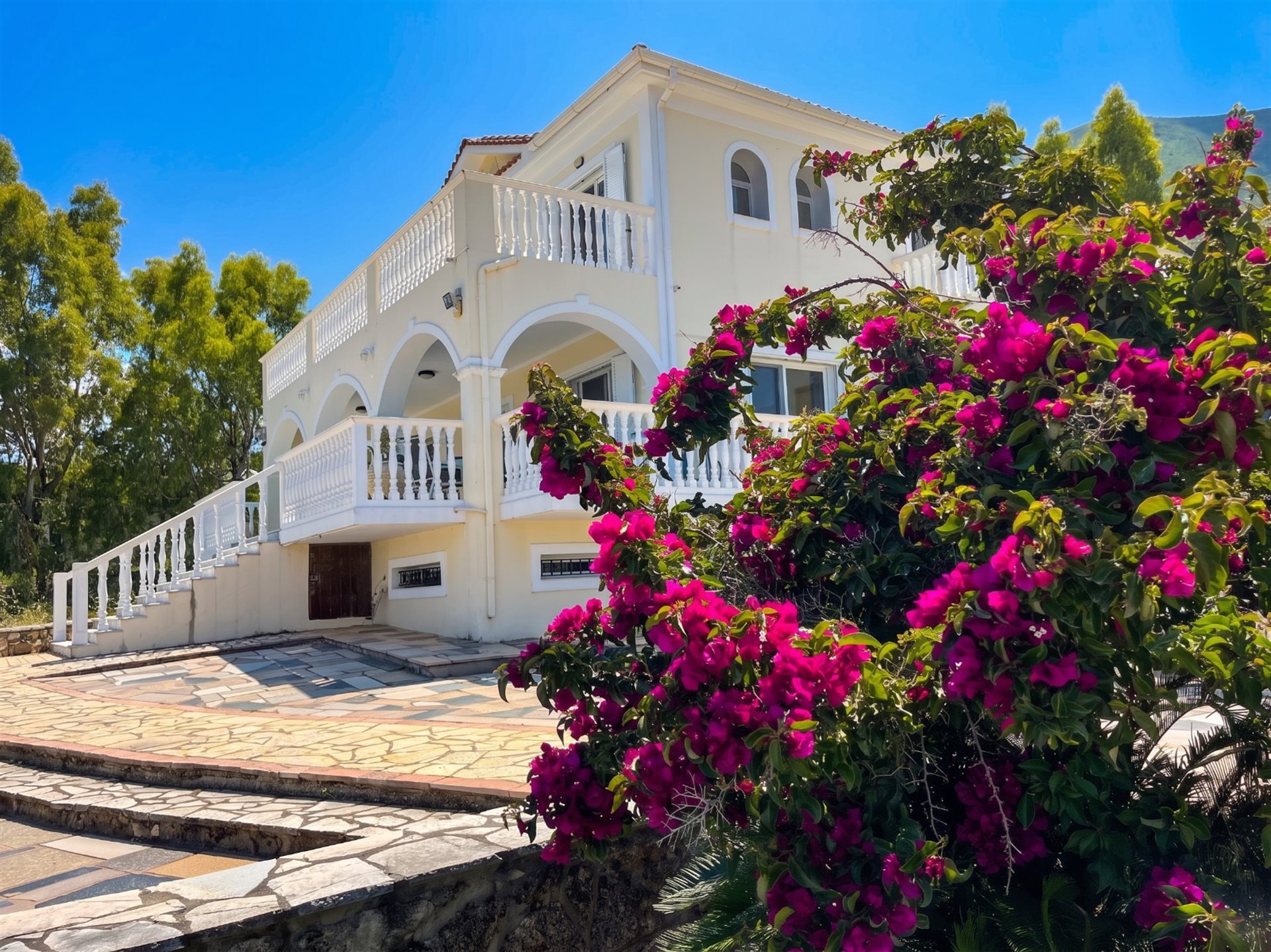 Výnimočná 3-poschodová vila s panoramatickým výhľadom na more v Pigadakii - Zakynthos