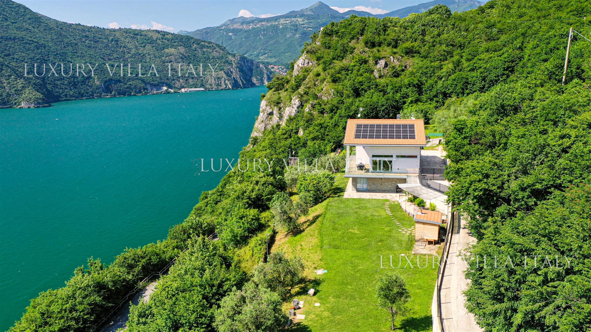 Eco-Sustainable Wooden Villa on Lake Iseo
