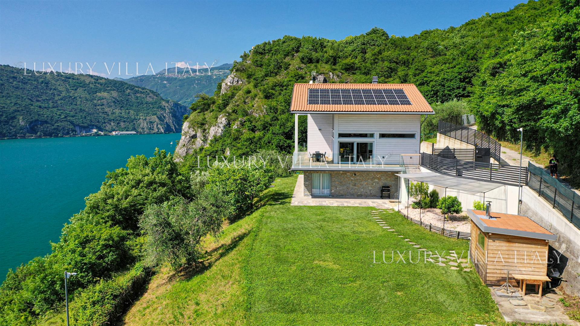 Eco-Sustainable Wooden Villa on Lake Iseo