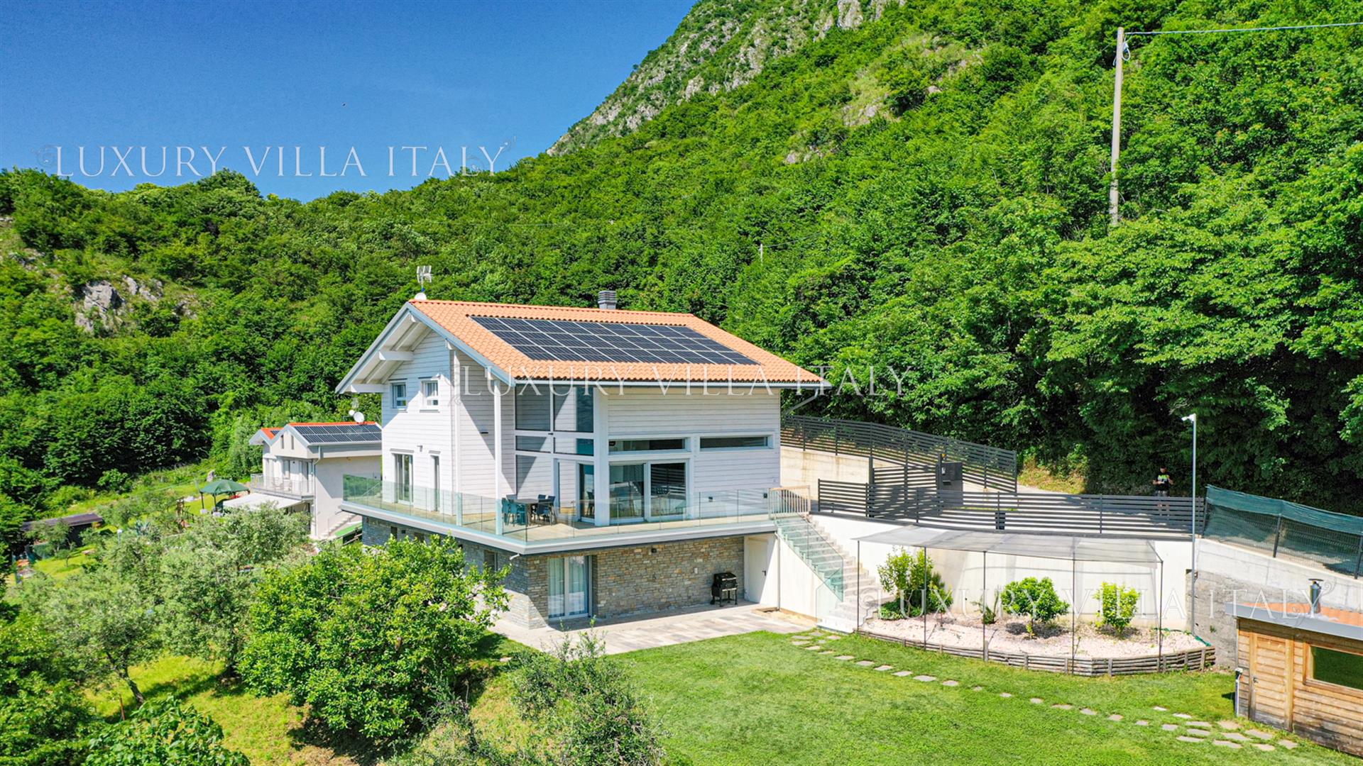 Eco-Sustainable Wooden Villa on Lake Iseo