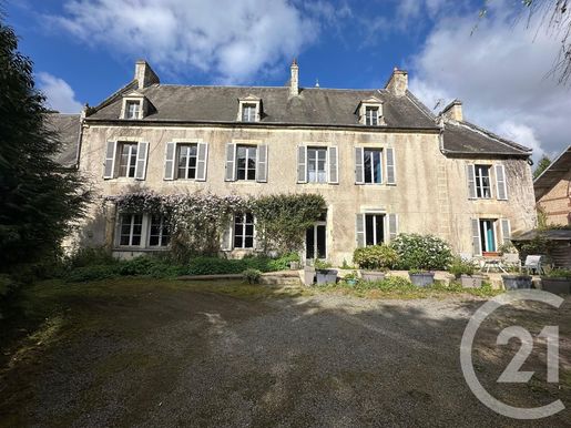 Maison 11 pièces 303 m² · à Ussy · 303 m² · 380 000 €