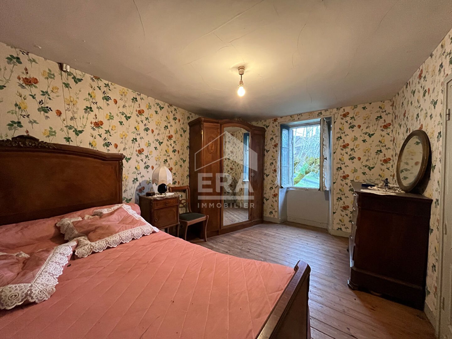 For Sale: Renovation Project Stone House with Two Barns and 2000 m² of Buildable Land - Vue 5