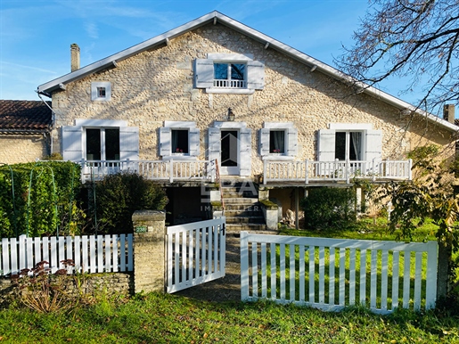 Maison 10 pièces 242 m² · à Bassillac Et Auberoche · 242 m² · 374 525 €