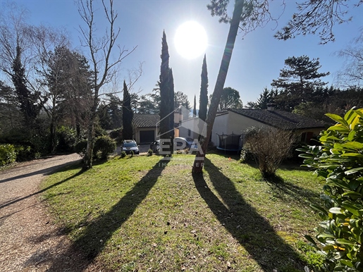 Maison 12 pièces 332 m² · à Trélissac · 332 m² · 406 000 €