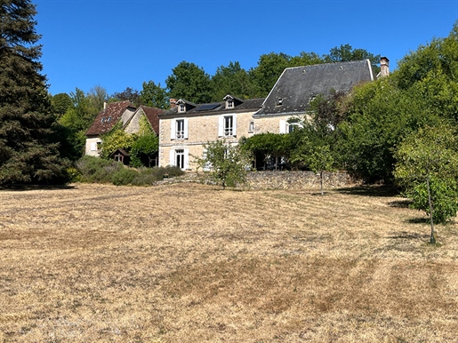 6 pièces 249 m² · à Cubjac-Auvézère-Val d'Ans · 249 m² · 530 000 €