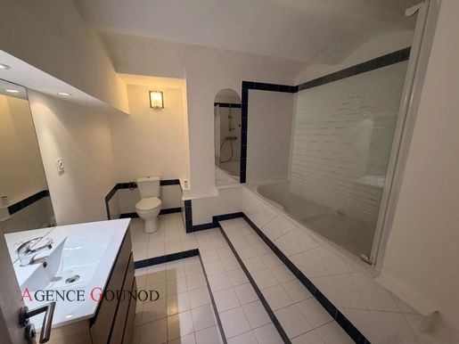 Appartement 3 pièces 64 m² · à Nice · 64 m² · 244 000 €