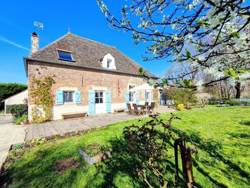 Maison 6 pièces 220 m² · à Seurre · 220 m² · 458 000 €