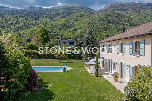 Maison 12 pièces 605 m² · à Échenevex · 605 m² · 2 990 000 €