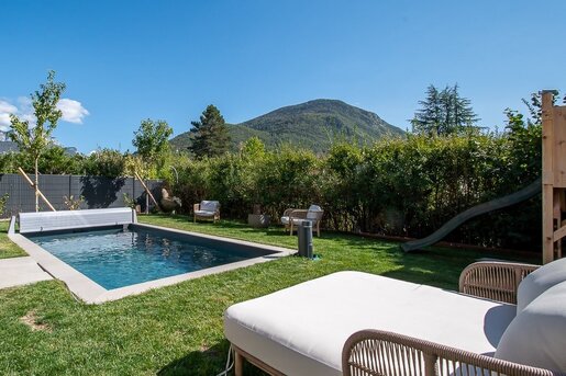 Maison 9 pièces 245 m² · à Annecy-le-Vieux · 245 m² · 2 450 000 €