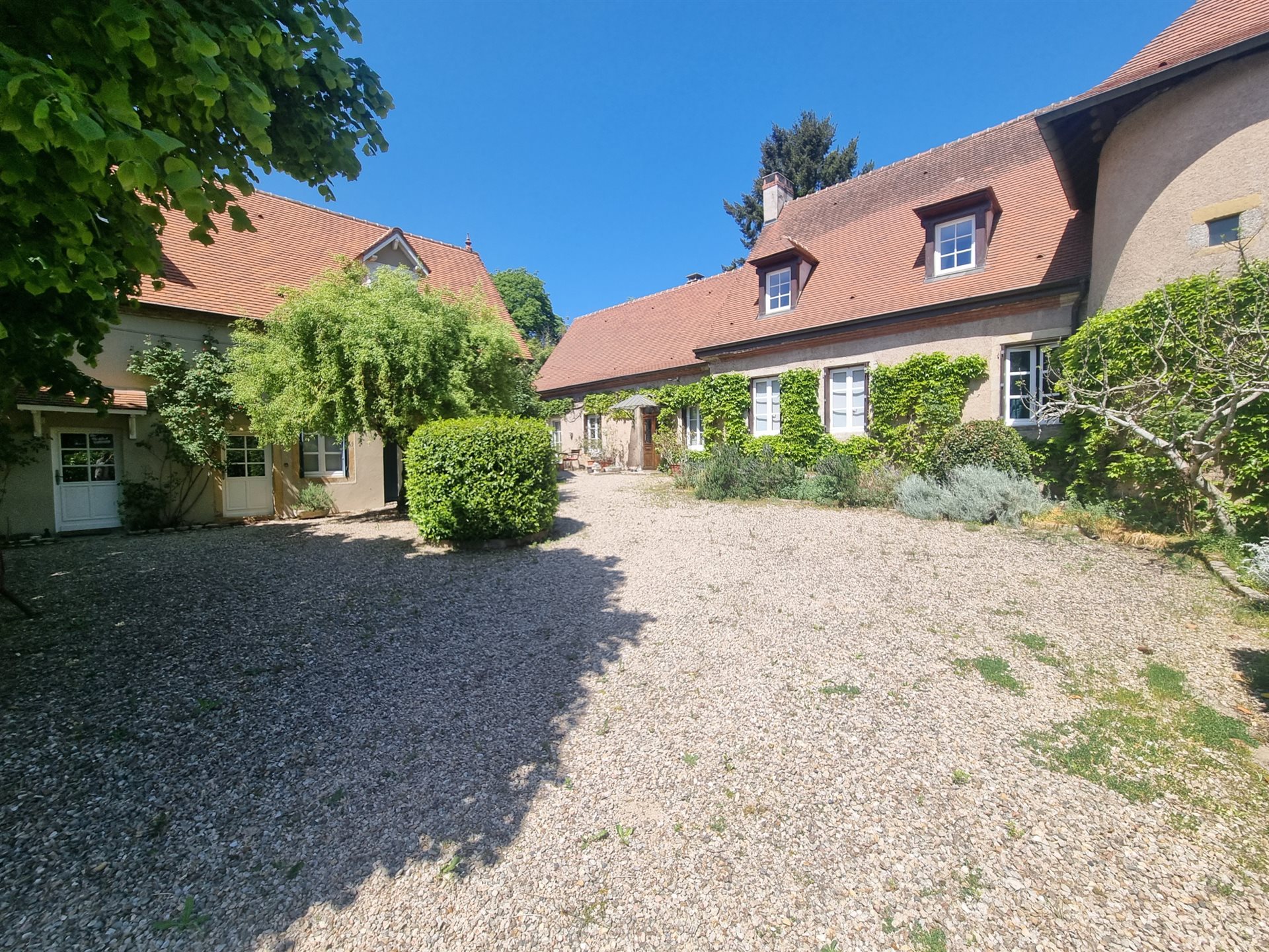 Maison à vendre, 277m², Issy-l'Evêque