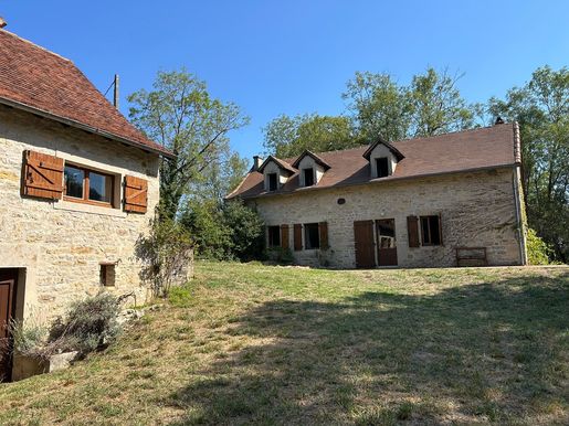 Maison 10 pièces 230 m² · à Villeneuve · 230 m² · 294 000 €