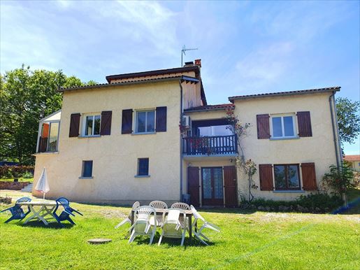 Maison 9 pièces 195 m² · à Villeneuve · 195 m² · 218 000 €