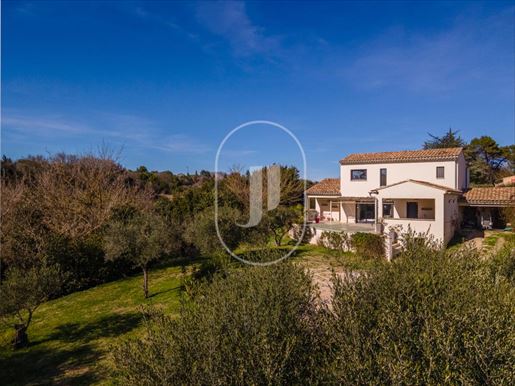 Maison 3 pièces 130 m² · à Uzès · 130 m² · 585 000 €
