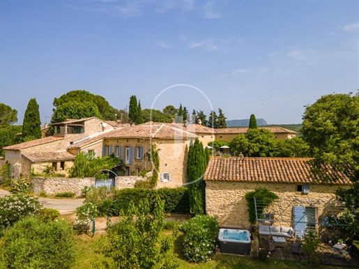 Maison 7 pièces 220 m² · à Aigaliers · 220 m² · 739 000 €