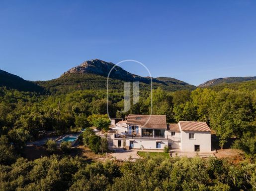 Maison 5 pièces 148 m² · à Cros · 148 m² · 670 000 €