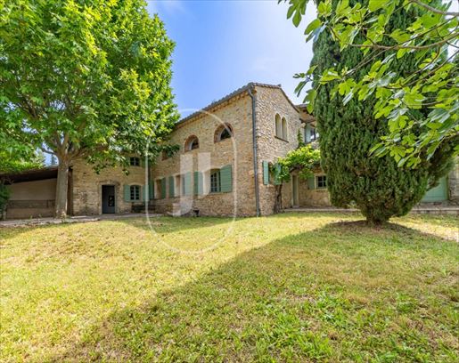 11 pièces 250 m² · à Aigaliers · 250 m² · 478 000 €