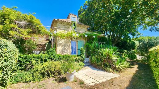 Maison 8 pièces 215 m² · à Viens · 215 m² · 795 000 €