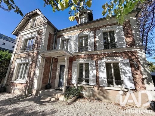 Maison 8 pièces 240 m² · à Saint-Cloud · 240 m² · 1 750 000 €