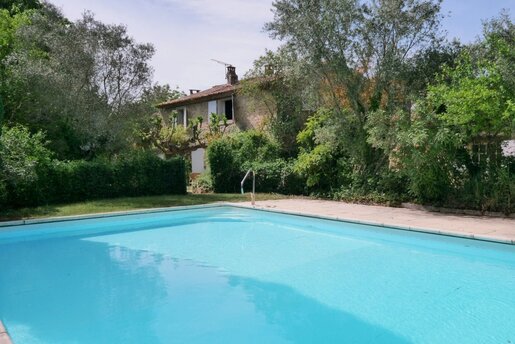 Maison 10 pièces 408 m² · à Lamanon · 408 m² · 990 000 €