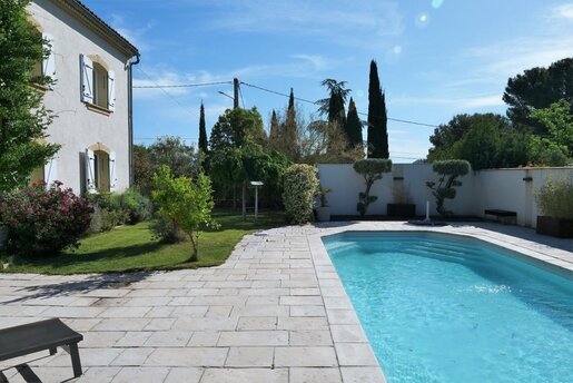 Maison 10 pièces 227 m² · à Lamanon · 227 m² · 730 000 €