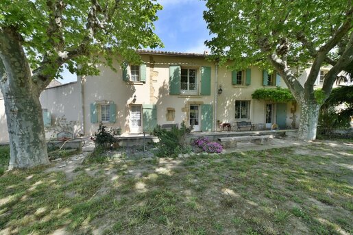 Maison 12 pièces 450 m² · à Cornillon-Confoux · 450 m² · 810 000 €