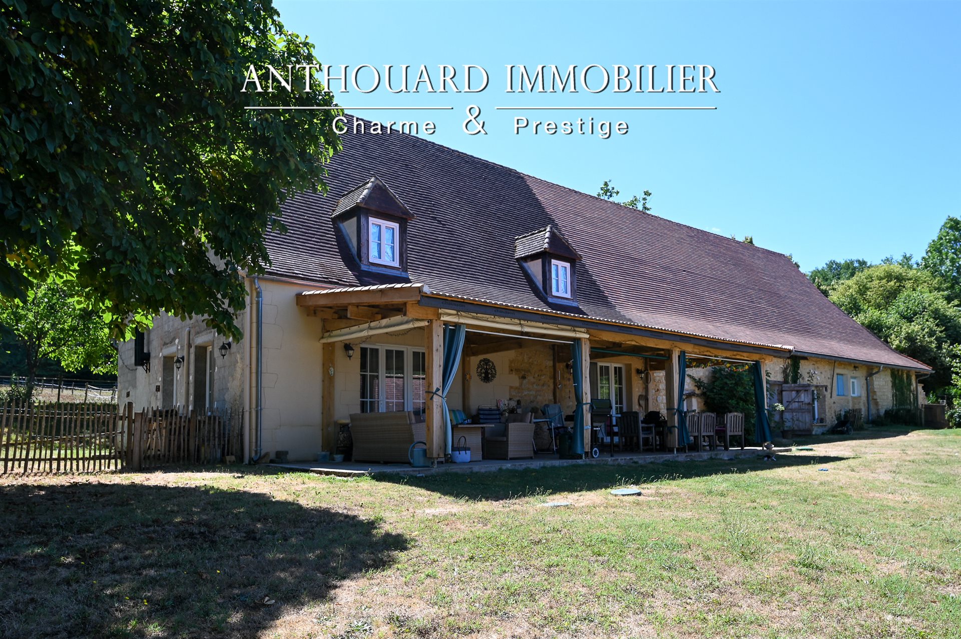 Maison 16 pièces 400 m² · à Lalinde · 400 m² · 940 000 €
