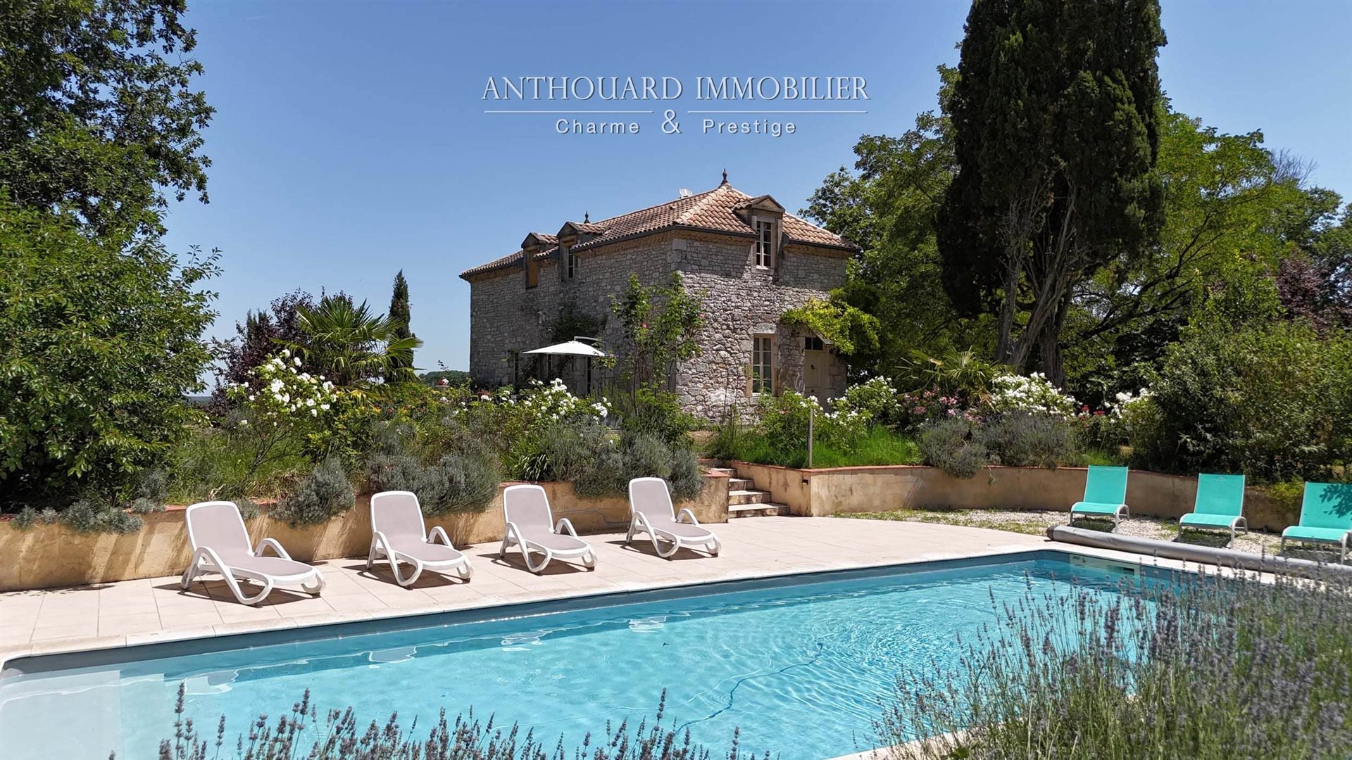 Maison 11 pièces 330 m² · à Issigeac · 330 m² · 960 000 €