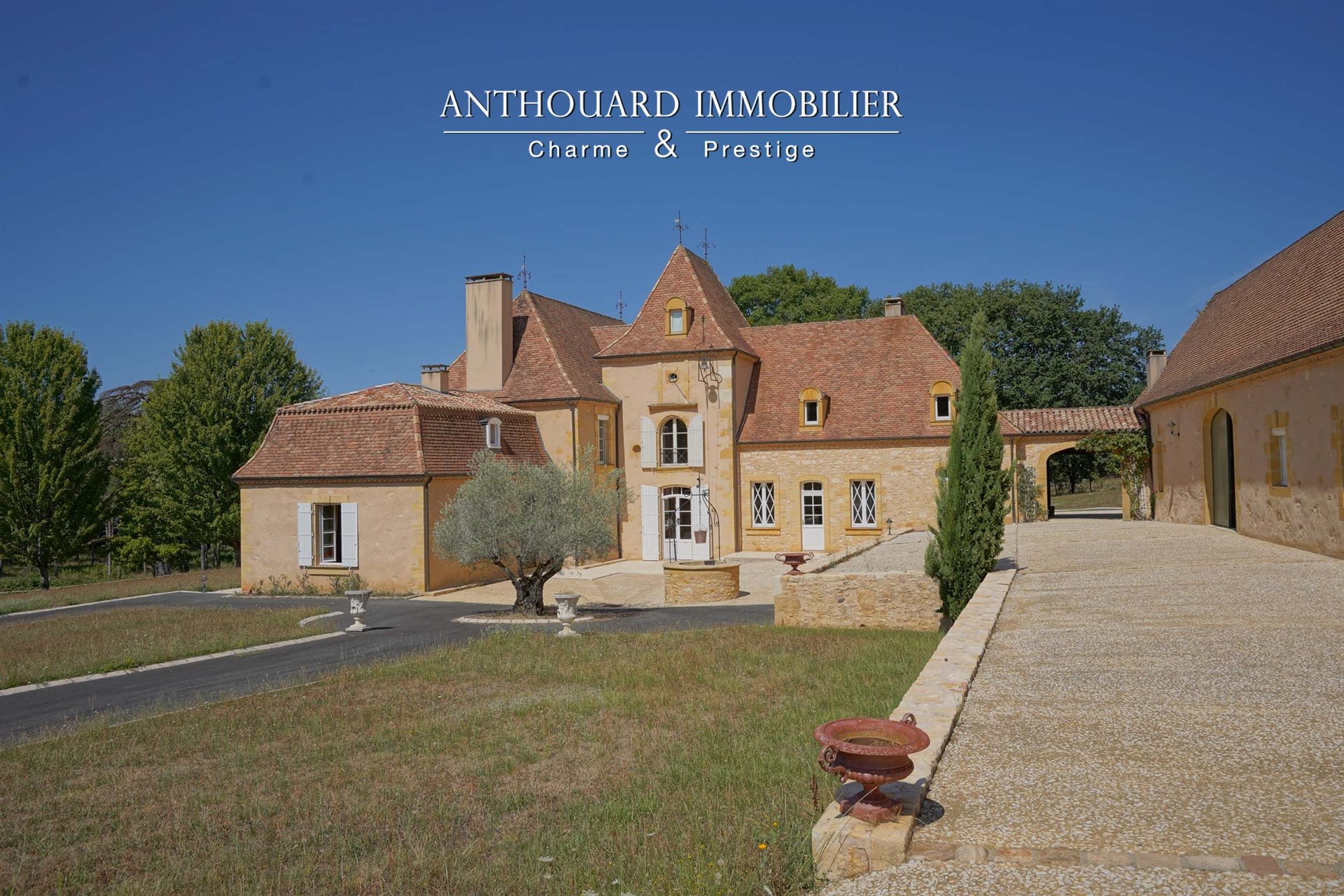 Maison 10 pièces 450 m² · à Lalinde · 450 m² · 1 810 000 €