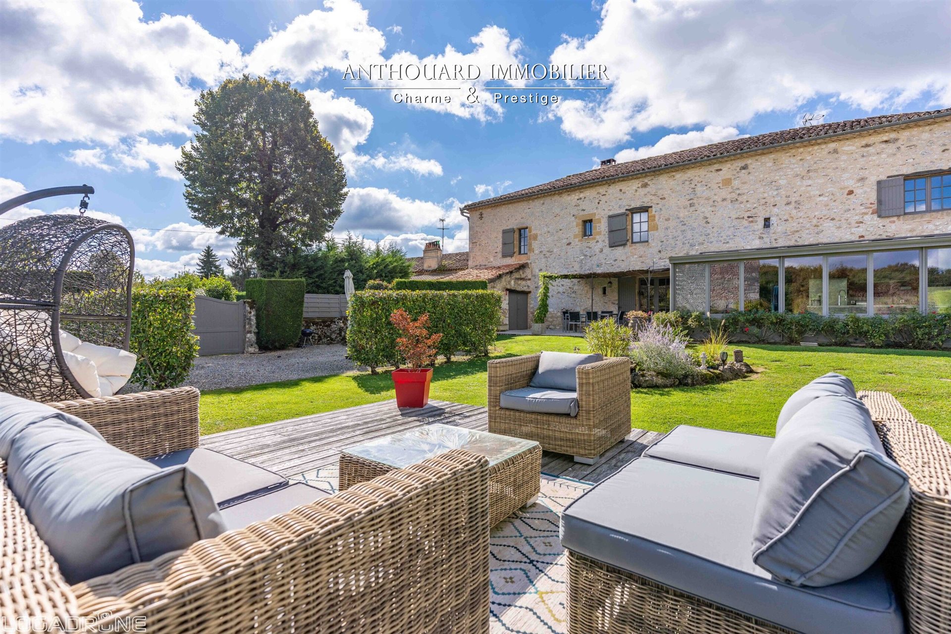 Maison 8 pièces 375 m² · à Biron · 375 m² · 650 000 €