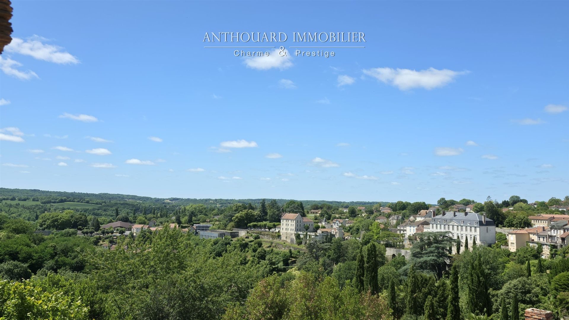 Maison 6 pièces 215 m² · à Nontron · 215 m² · 250 000 €