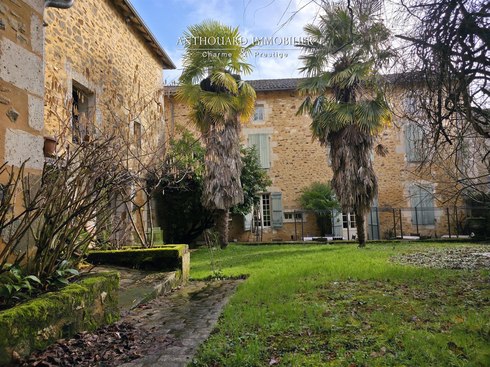 Maison à vendre, 553m², Nontron