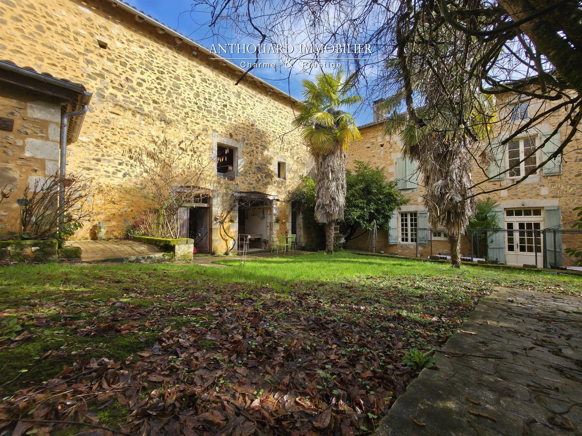 Maison à vendre, 553m², Nontron