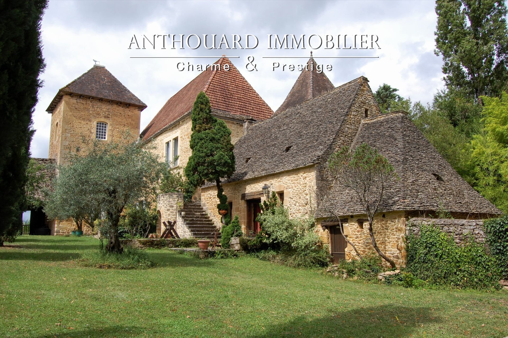 Maison 12 pièces 500 m² · à Sarlat-la-Canéda · 500 m² · 1 100 000 €