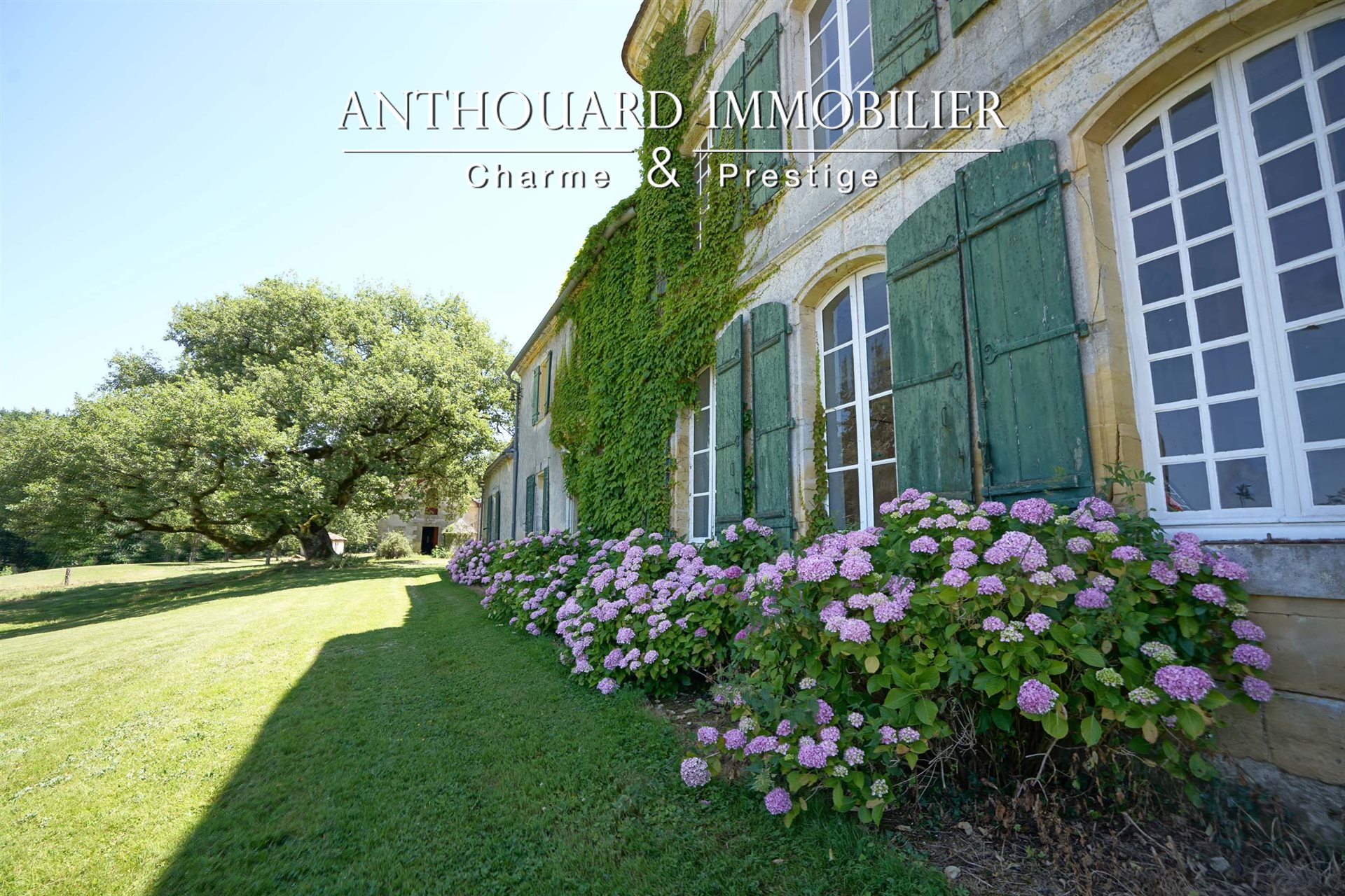 Maison 15 pièces 700 m² · à Bergerac · 700 m² · 1 300 000 €
