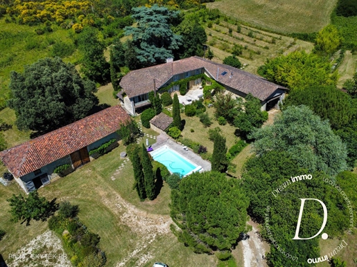 Maison 10 pièces 328 m² · à Vic-Fezensac · 328 m² · 599 900 €