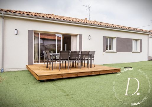 Maison 8 pièces 238 m² · à Saint-Vincent-de-Tyrosse · 238 m² · 780 000 €